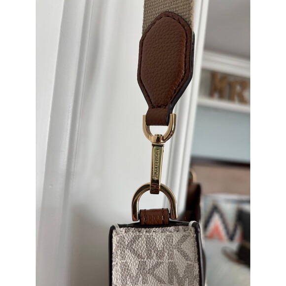 MICHAEL KORS Briley Small‎ Logo Messenger Shoulder Bag - Vanilla NWOT - Picture 10 of 12